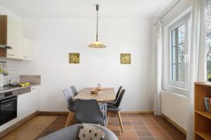 a kitchen and dining room with a table and chairs at Galerie Haus Wohnung 4 in Sehestedt