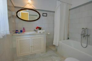 Ένα μπάνιο στο Hacienda La Parrilla Alta by Vintage Travel +14 φωτογραφίες