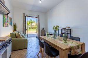 a kitchen and dining room with a wooden table and chairs at Casa Altoliva in Marsala