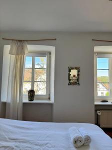 Ένα ή περισσότερα κρεβάτια σε δωμάτιο στο Gemütliches Ferienhaus in der Vulkaneifel