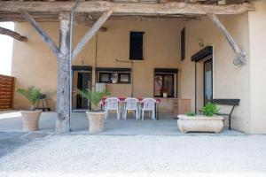 a table and chairs sitting outside of a building at Le gîte de Gemma in Montain