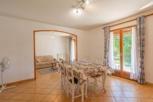 Posezení v ubytování Maison de famille avec Jardin + 12 fotografií