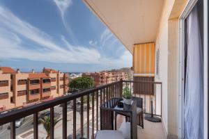 カンデラリアにあるApartamento Gabrielaの街の景色を望むバルコニー