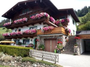 Το κτήριο όπου στεγάζεται  το διαμέρισμα