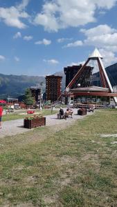 En generel udsigt til bjerge eller udsigt til bjerge taget fra lejligheden + 8 billeder