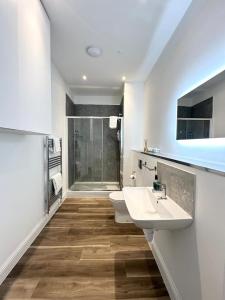 a bathroom with a toilet and a sink and a shower at Barnet House Serviced Apartments in Dunfermline +81 photos