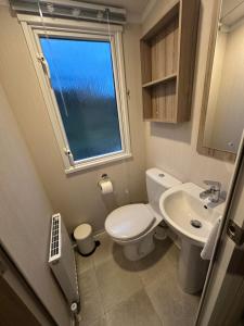 Ένα μπάνιο στο BLAIRGOWRIE Ballintuim HOLIDAY LET +8 φωτογραφίες