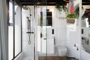 a bathroom with a glass shower stall and a toilet at Casa La Rosa Del Mar in Costa Teguise +20 photos
