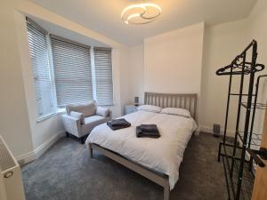 Postel nebo postele na pokoji v ubytování Pearce House-Brand New 3 bed-Sleeps 6-Garden + 25 fotografií