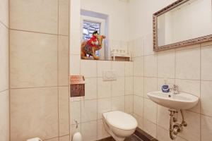 Un baño de Schatzkiste Brilon 16 fotos más