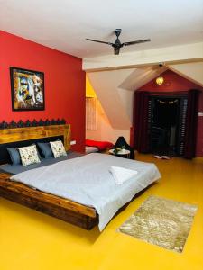 Ένα ή περισσότερα κρεβάτια σε δωμάτιο στο Nemmadi Farmhouse