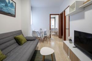 a living room with a couch and a table at Valle Inclan in Villanueva de Arosa