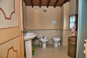 Ένα μπάνιο στο Niccoli's Holiday Home In Tuscany +35 φωτογραφίες