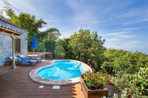 Bazén v ubytování El Manso nebo v jeho okolí