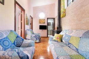 a living room with two couches and a tv at Vivienda V Torres 1 in Vega de San Mateo