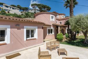 Το κτήριο όπου στεγάζεται  η βίλα