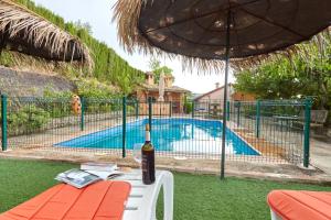 Bazén v ubytování Cortijo De Las Flores Cazorla nebo v jeho okolí