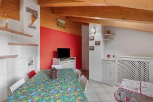 TV a/nebo společenská místnost v ubytování Casa Daniele-Appartamento Livia