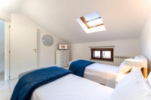 a bedroom with two beds and a skylight at La Terrazza House in Lanciano