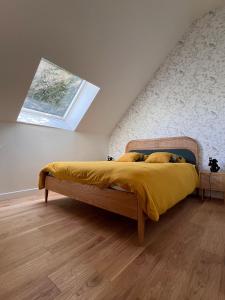 a bedroom with a bed with a yellow blanket at L'annexe in Plumelec +16 photos