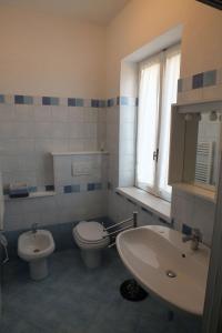 Koupelna v ubytování Golden River n6 Marina di Campo + 30 fotografií