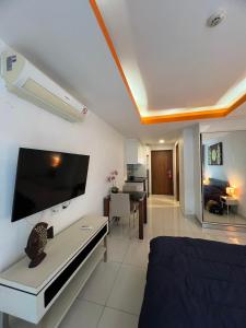 TV a/nebo společenská místnost v ubytování Pattaya, C view , prime location