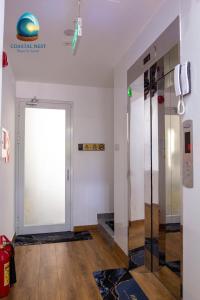 een kamer met een glazen deur in een kamer bij Coastal Nest - Steps to Sand in Da Nang