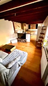 a bedroom with a bed and a wooden floor at Le petit nid des Templiers in Montsaunès