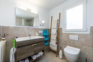 a bathroom with a sink and a toilet and a window at Apartamento La Pergola in Font de Sa Cala +22 photos