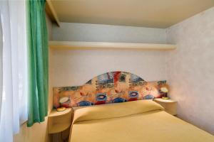 Postel nebo postele na pokoji v ubytování Casa Mobile Lux La Pineta 21 + 26 fotografií