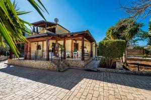 een afbeelding van een huis bij Delux with private pool in Castellammare del Golfo