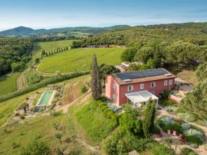 リパルベッラにあるPodere Terraviva - apt Ginestraの田中赤い家の空見