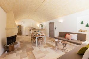 a living room with a couch and a table at Lamia del Bosco con Piscina in Ostuni