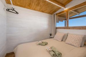 a bedroom with a bed with two stuffed animals on it at Alojamientos B y J in Arafo