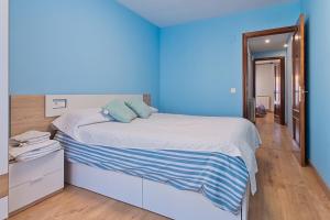 Ένα ή περισσότερα κρεβάτια σε δωμάτιο στο Vivienda Turística Osiris