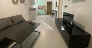 TV a/nebo společenská místnost v ubytování Lierra Downtown Hostel