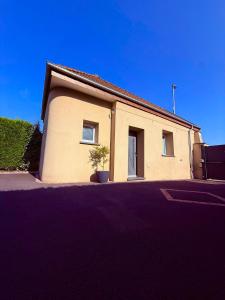 a building with a potted plant in front of it at La Mezzanine - Chambre avec Spa in Bellaing