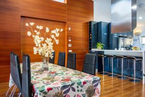 a dining room with a table with a vase of flowers at Entregredos in Guisando