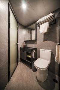 a bathroom with a toilet and a sink at Ha Fa Villa in Hong Kong