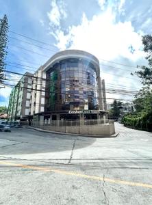 Το κτήριο όπου στεγάζεται  ο ξενώνας +2 φωτογραφίες