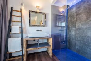 a bathroom with a sink and a shower at berg und tal - schlosserhaus 31 in Tesimo +9 photos