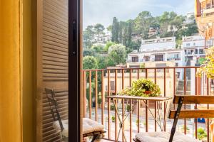 a balcony with a table and a view of a city at Can Maryel in Tossa de Mar