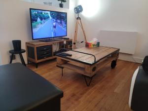 Μια τηλεόραση ή/και κέντρο ψυχαγωγίας στο Le Compostelle