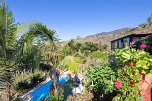 Bazén v ubytování Casa El Retiro Tijarafe nebo v jeho okolí