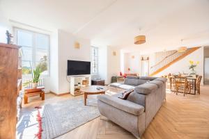 TV a/nebo společenská místnost v ubytování Gite Du Val D'egray