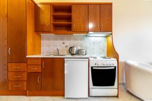 Gallery image of Kosmos Hotel St4 in Agios Stefanos in Agios Stefanos +16 photos