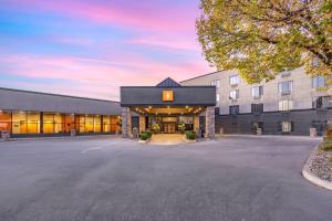 an empty parking lot in front of a building at Hells Canyon Grand Hotel, an Ascend Collection Hotel in Lewiston