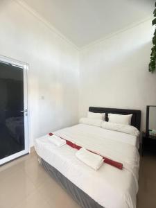 Postel nebo postele na pokoji v ubytování Private Room In Villa 10mins to Nusa Dua Beach Bali