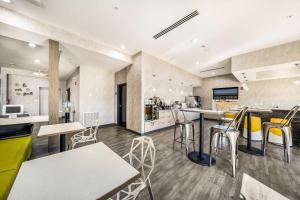 Kuchyň nebo kuchyňský kout v ubytování Hy-Lo Hotel, an Ascend Collection Hotel