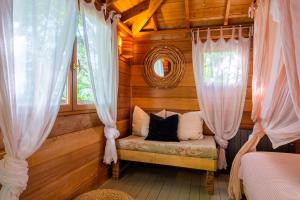 Ένα ή περισσότερα κρεβάτια σε δωμάτιο στο King Louie and Mowgli